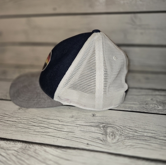 ARIAT Mens Rubber Sunset Shield Patch Adjustable Snapback Baseball Cap, Denim - Picture 3 of 7